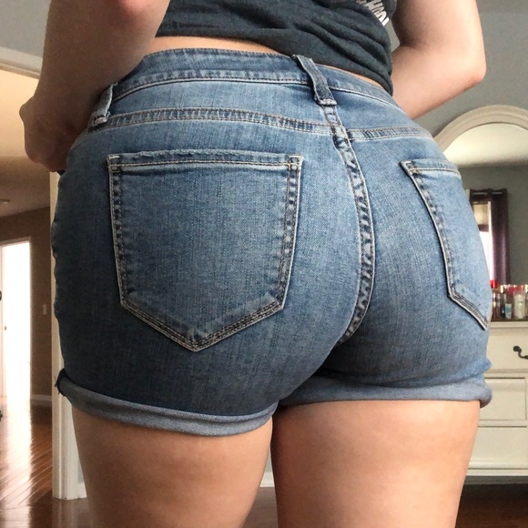 🚨SOLD🚨Arizona Jean Shorts - Picture 4 of 5